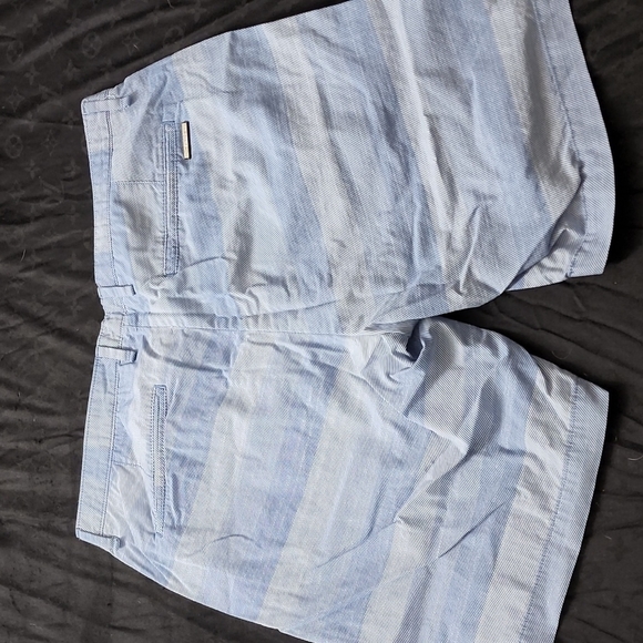 Calvin Klein shorts 9" inseam - Picture 4 of 5